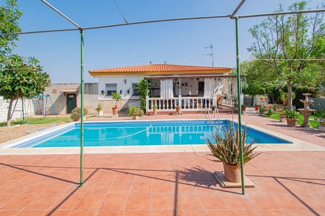 4 slaapkamer Villa te koop in Carmona met zwembad - € 240.000 (Ref: 9036671)