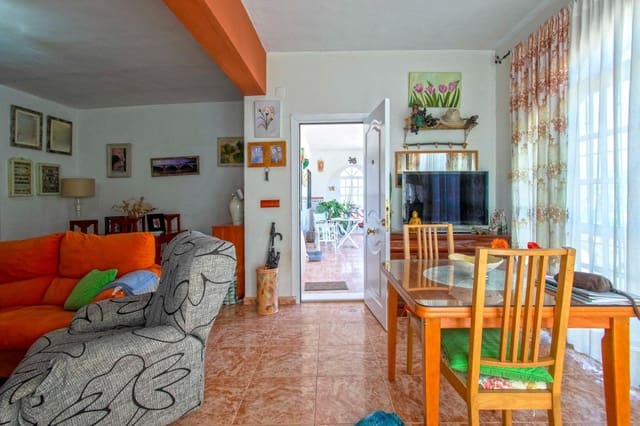 4 slaapkamer Villa te koop in Carmona met zwembad - € 240.000 (Ref: 9036671)