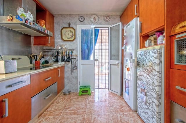 4 slaapkamer Villa te koop in Carmona met zwembad - € 240.000 (Ref: 9036671)