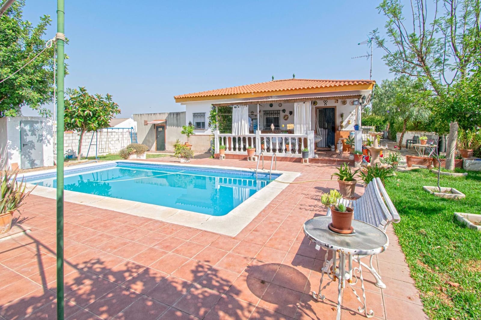 4 slaapkamer Villa te koop in Carmona met zwembad - € 240.000 (Ref: 9036671)