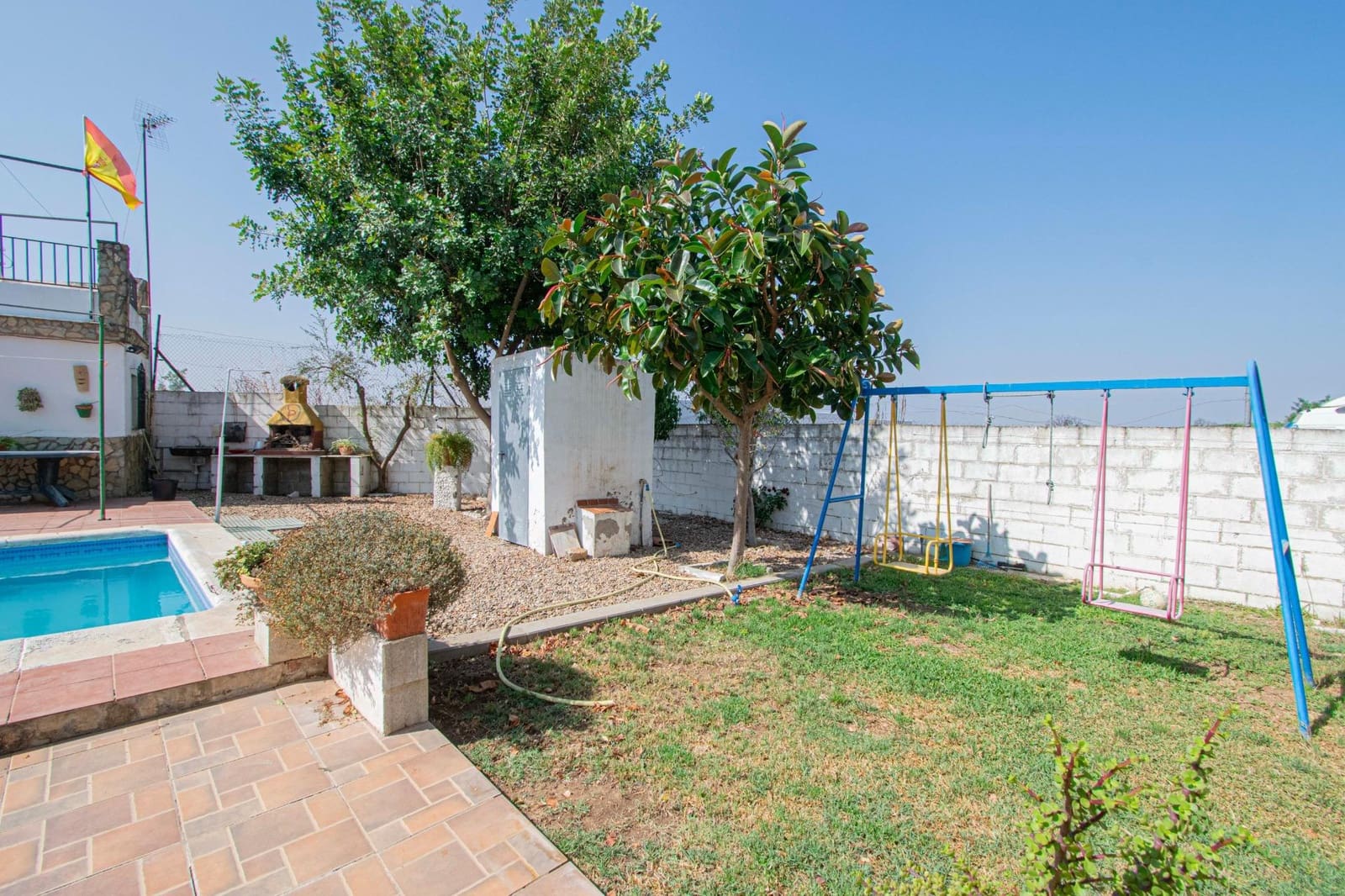 4 slaapkamer Villa te koop in Carmona met zwembad - € 240.000 (Ref: 9036671)