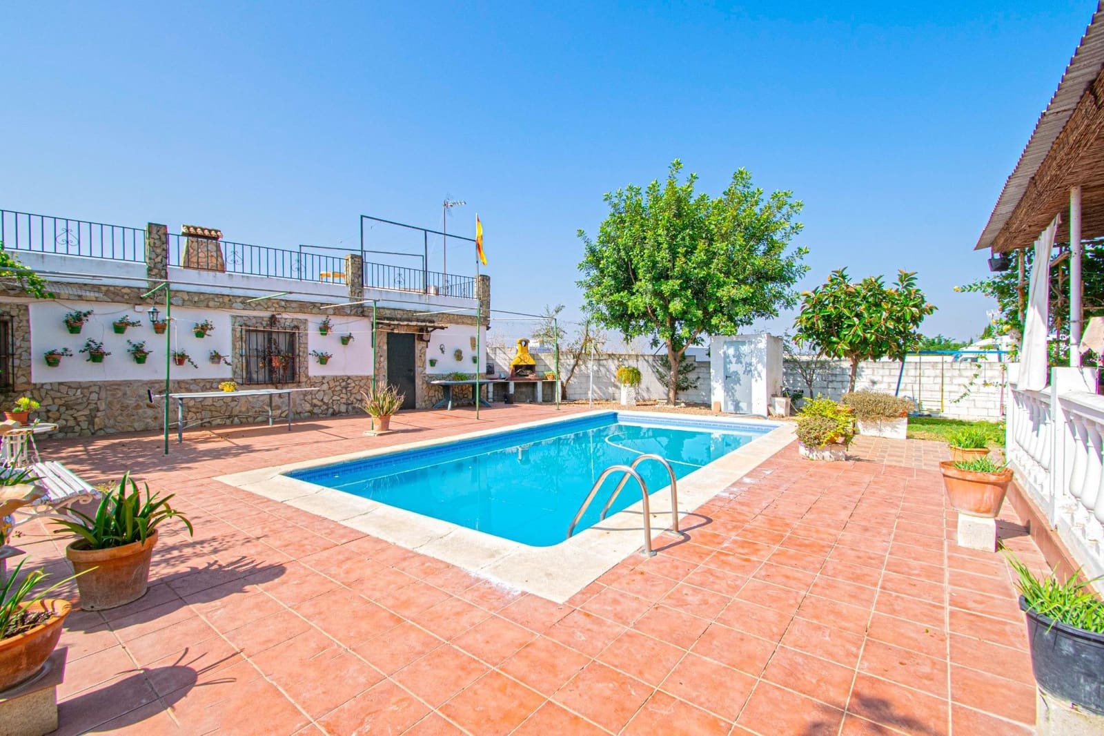 4 slaapkamer Villa te koop in Carmona met zwembad - € 240.000 (Ref: 9036671)