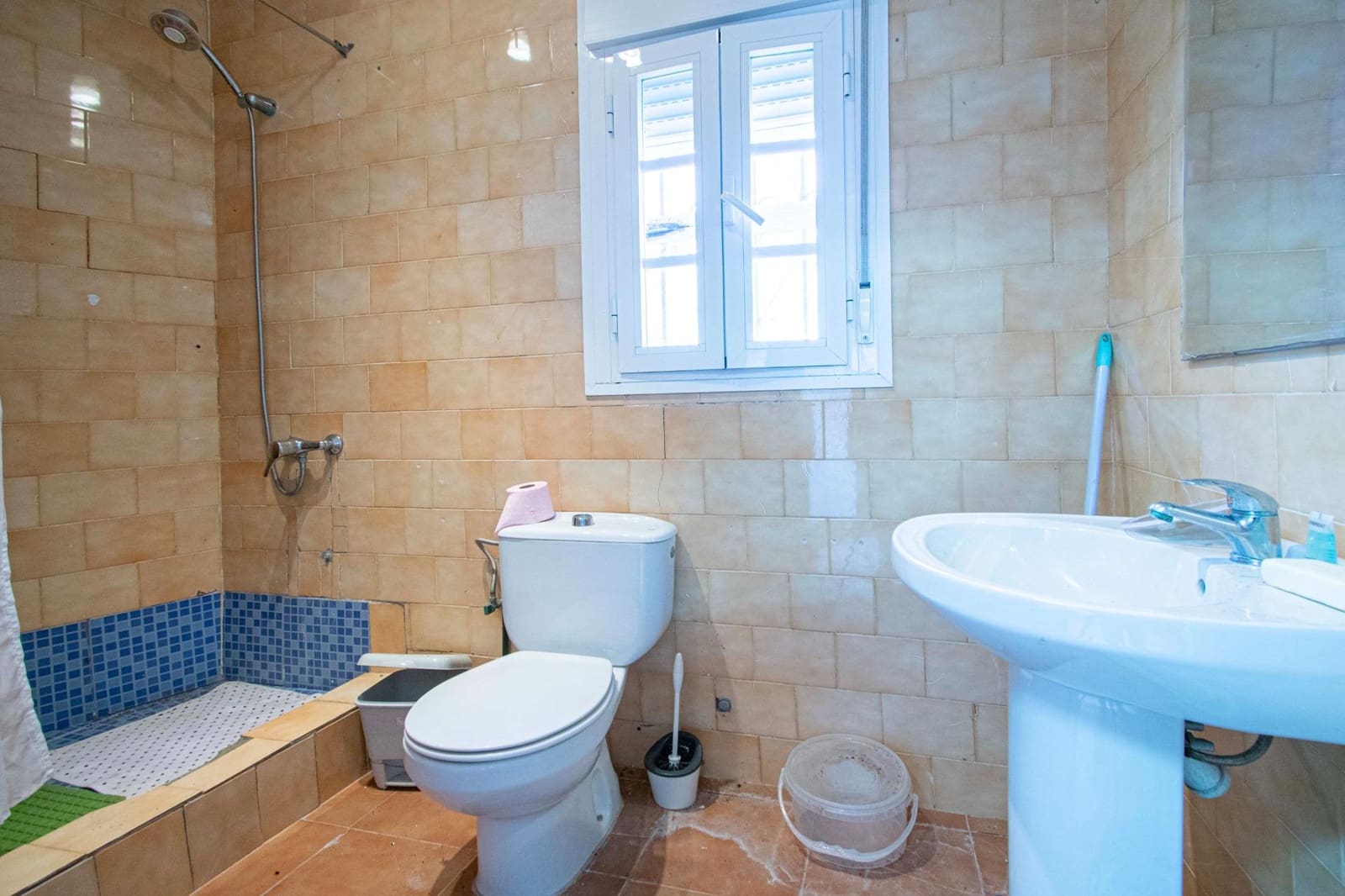 4 slaapkamer Villa te koop in Carmona met zwembad - € 240.000 (Ref: 9036671)