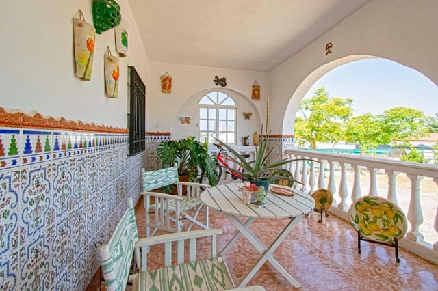 4 slaapkamer Villa te koop in Carmona met zwembad - € 240.000 (Ref: 9036671)