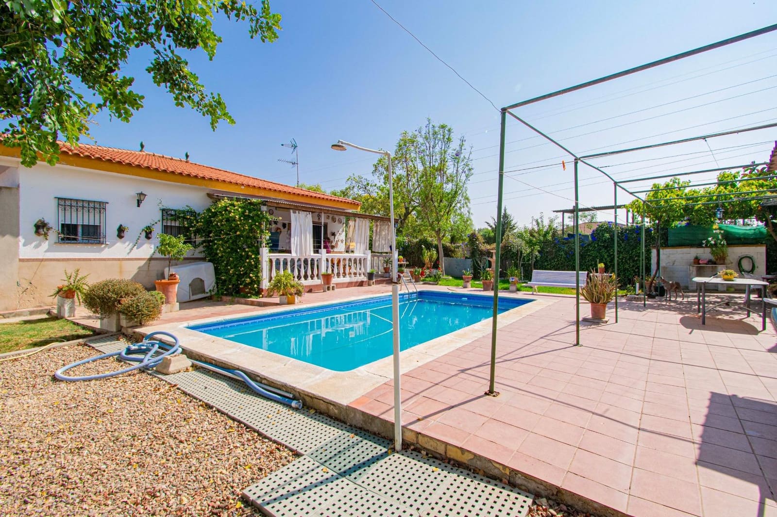 4 slaapkamer Villa te koop in Carmona met zwembad - € 240.000 (Ref: 9036671)