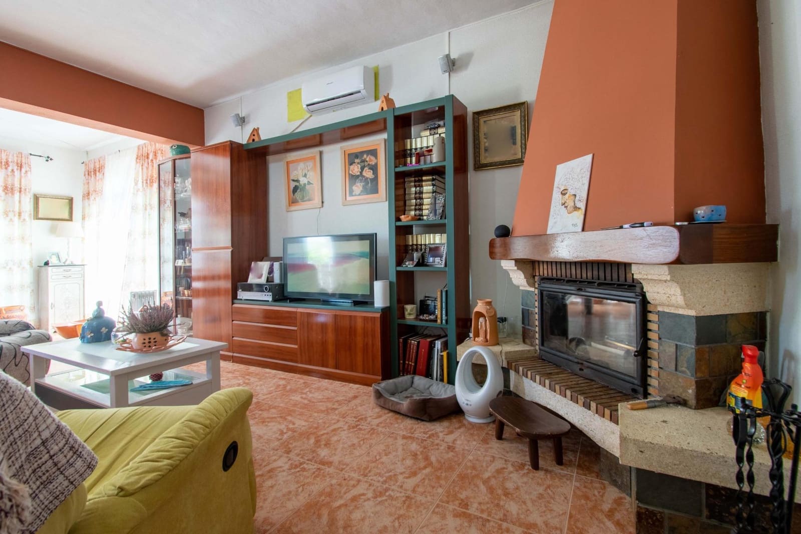 4 slaapkamer Villa te koop in Carmona met zwembad - € 240.000 (Ref: 9036671)