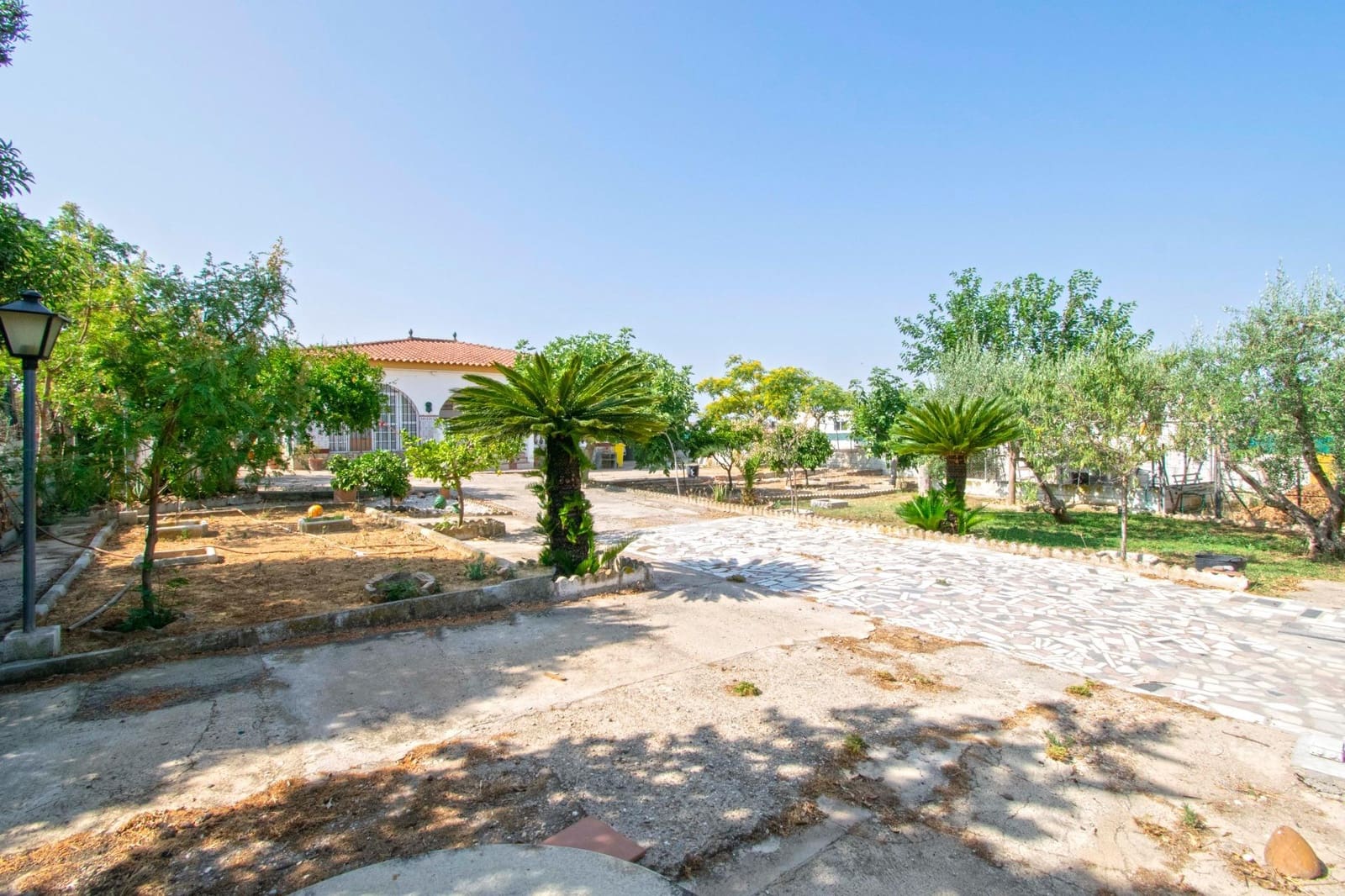 4 slaapkamer Villa te koop in Carmona met zwembad - € 240.000 (Ref: 9036671)