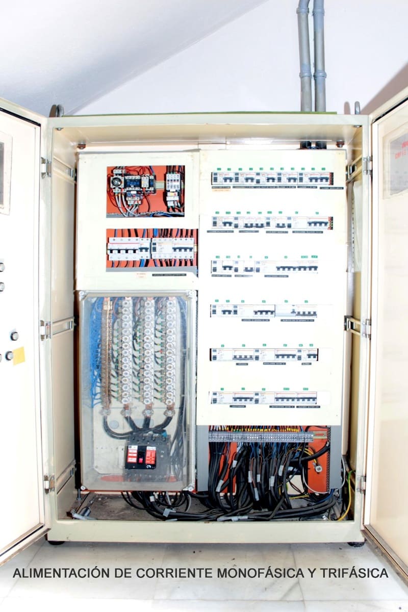 Business for sale in Mairena del Aljarafe - € 545,000 (Ref: 9042313)