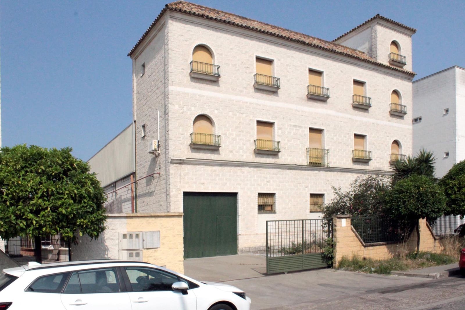 Business for sale in Mairena del Aljarafe - € 545,000 (Ref: 9042313)