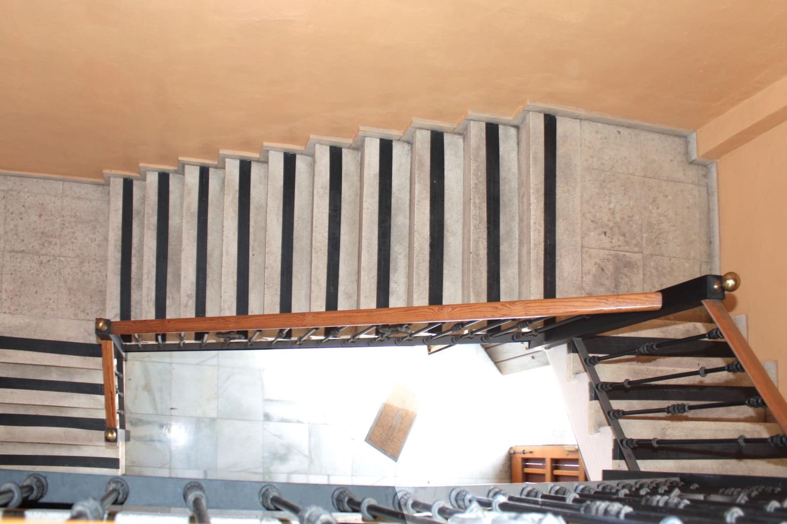 Business for sale in Mairena del Aljarafe - € 545,000 (Ref: 9042313)