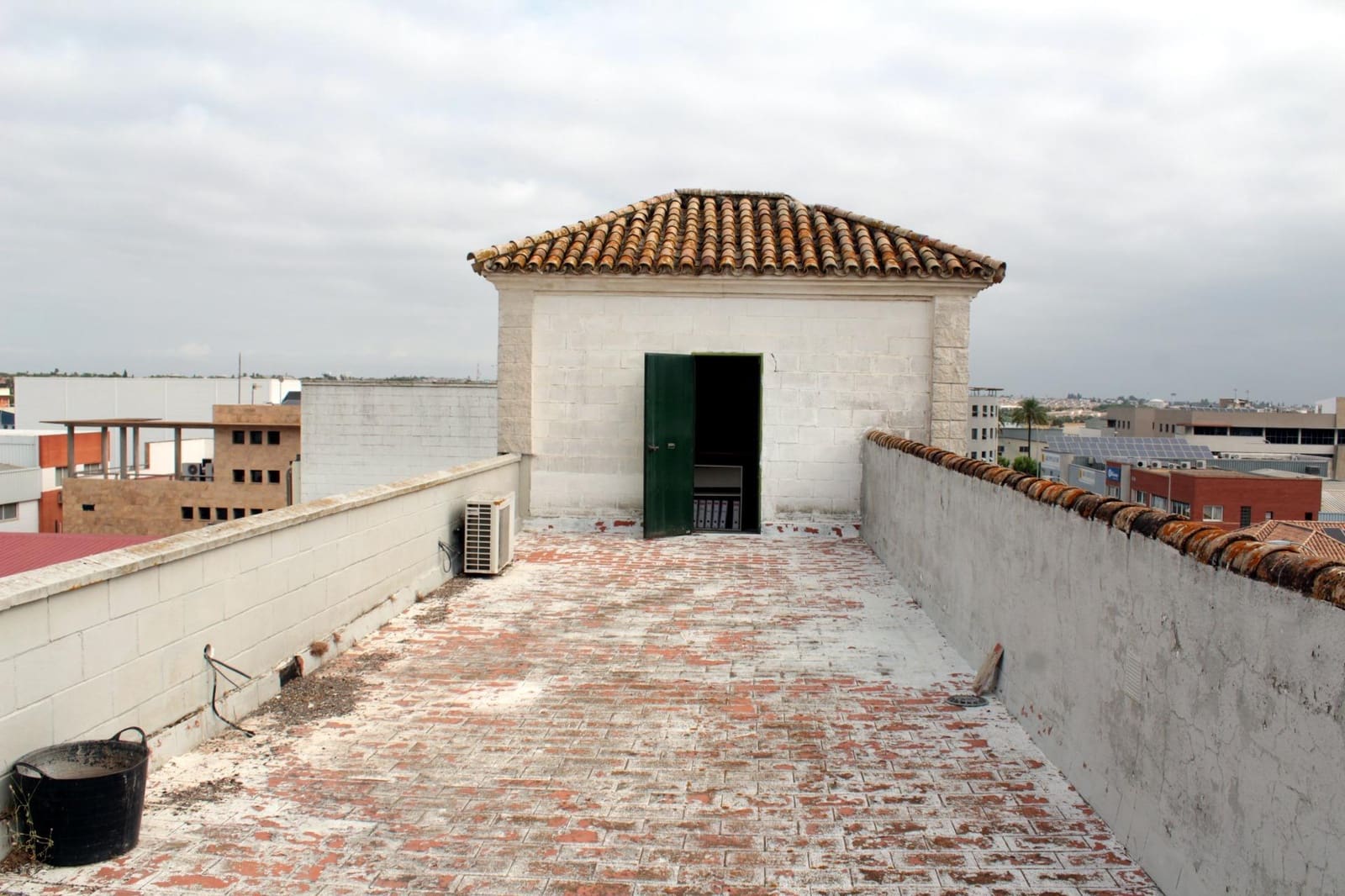 Business for sale in Mairena del Aljarafe - € 545,000 (Ref: 9042313)