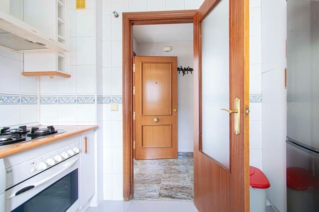 3 soverom Leilighet til salgs i Sevilla by med svømmebasseng garasje - € 223 500 (Ref: 9065267)