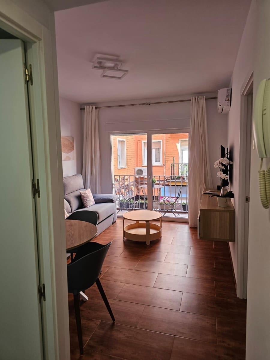 1 soveværelse Lejlighed til leje i Sevilla by - € 1.100 (Ref: 9068852)