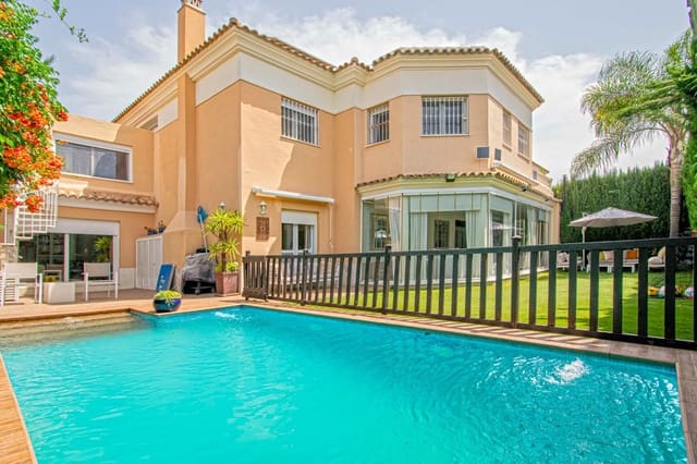 7 soverom Villa til salgs i Montequinto, Dos Hermanas med svømmebasseng garasje - € 980 000 (Ref: 9075167)