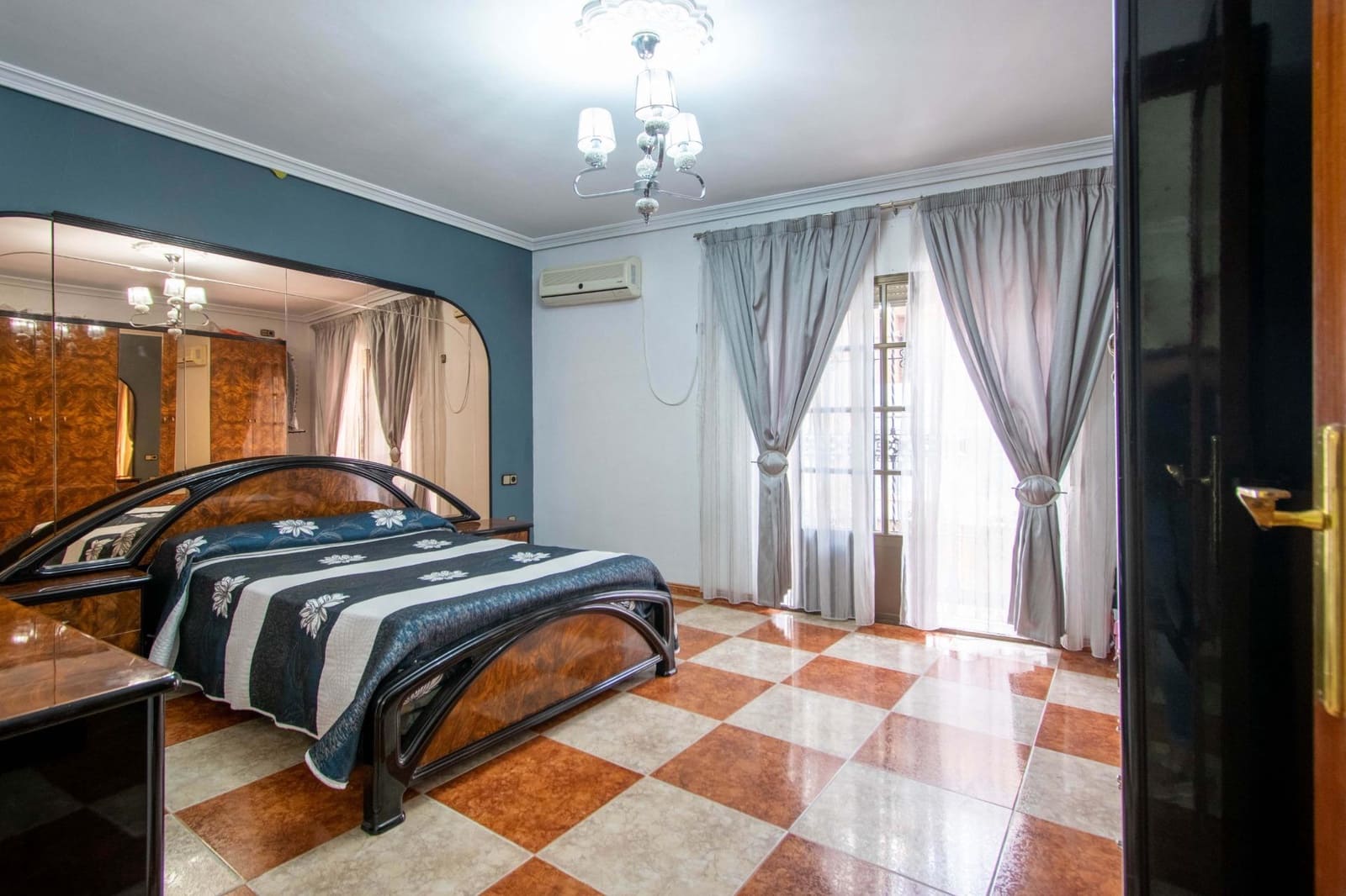 3 slaapkamer Huis te koop in Sevilla stad met garage - € 220.000 (Ref: 9078017)