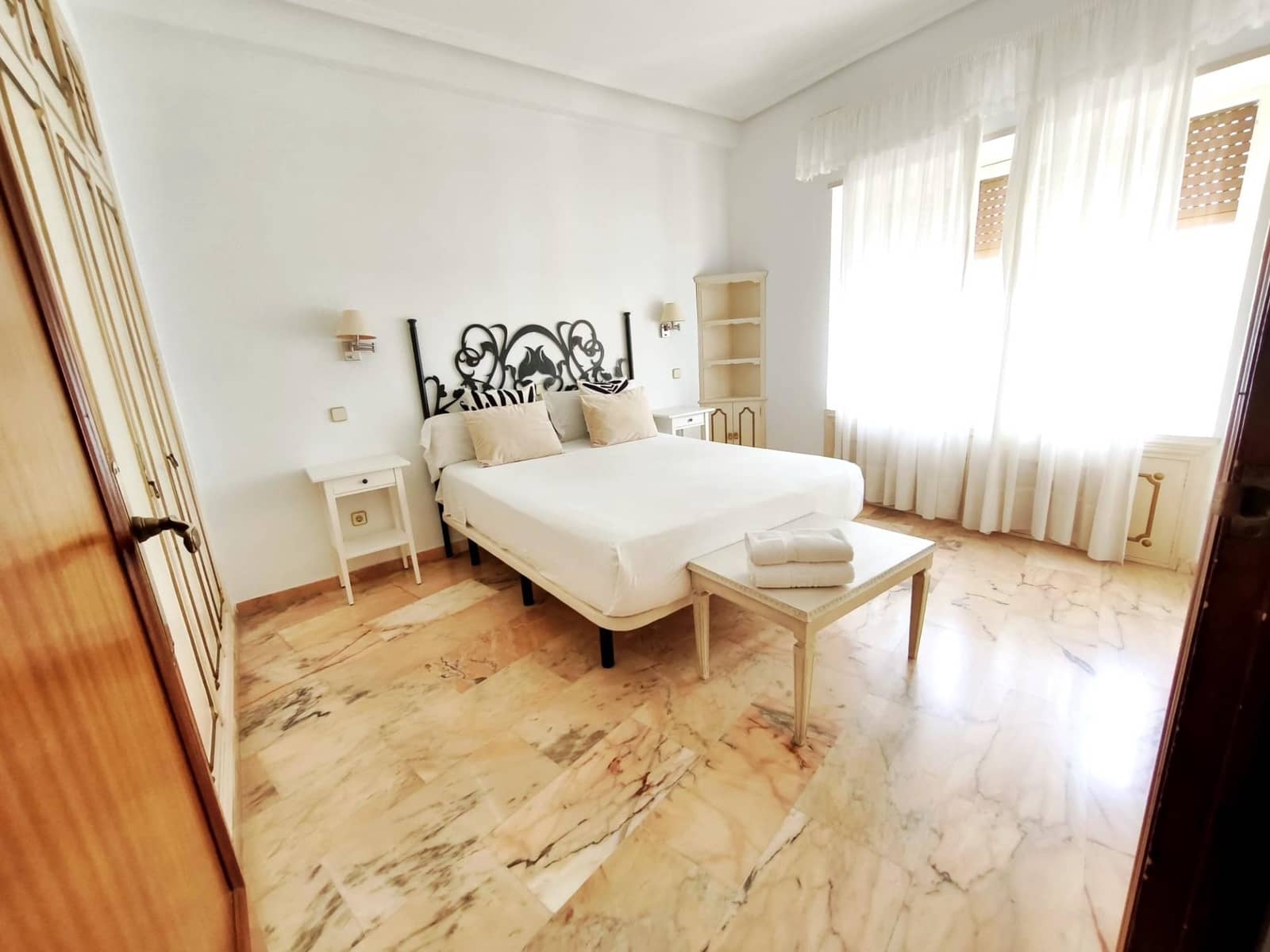 3 soverom Leilighet til leie i Sevilla by - € 1 800 (Ref: 9085341)