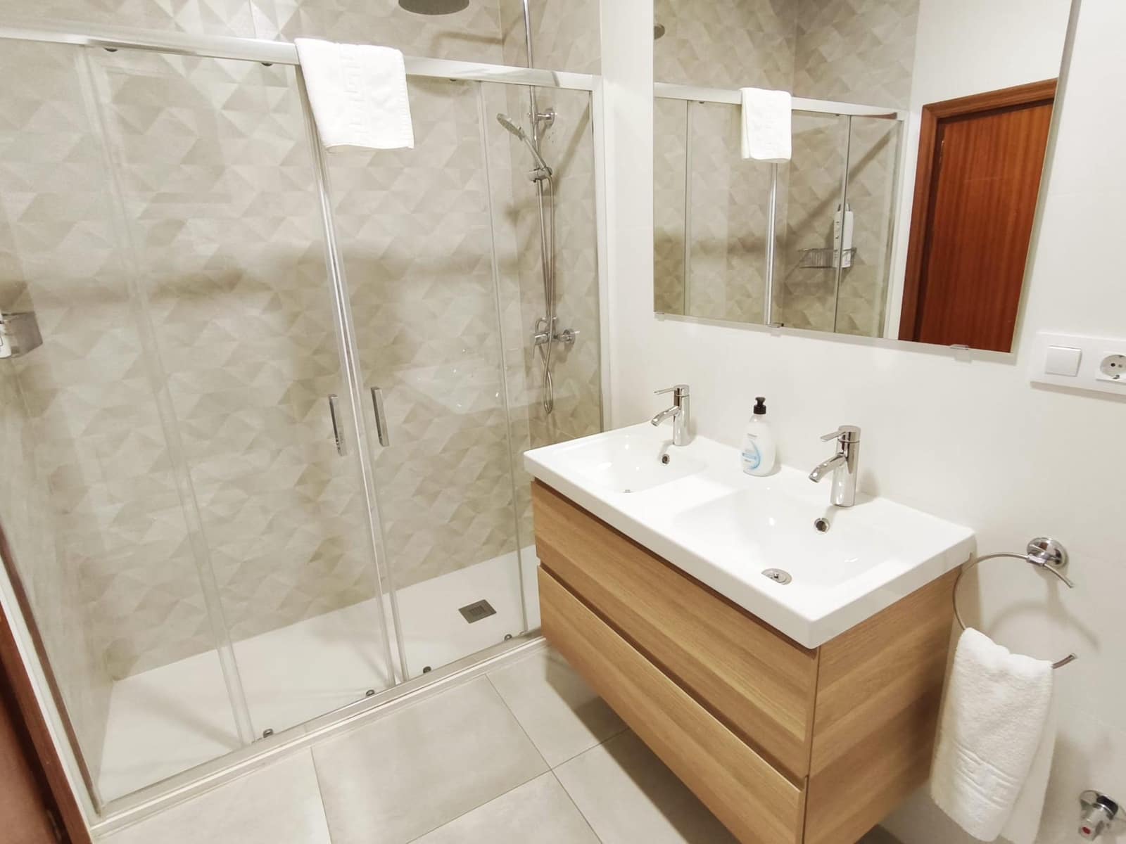 3 soverom Leilighet til leie i Sevilla by - € 1 800 (Ref: 9085341)