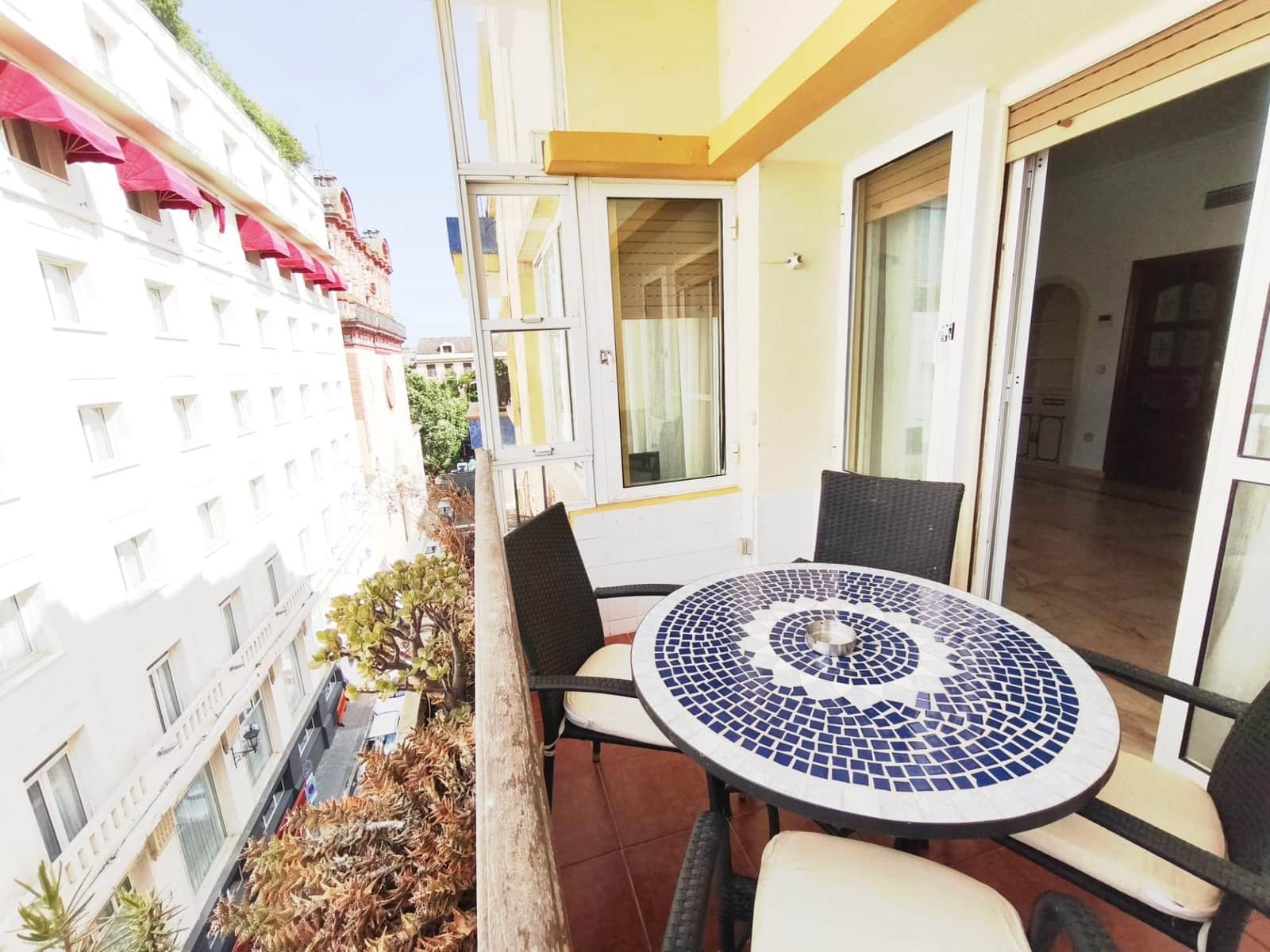 3 soverom Leilighet til leie i Sevilla by - € 1 800 (Ref: 9085341)