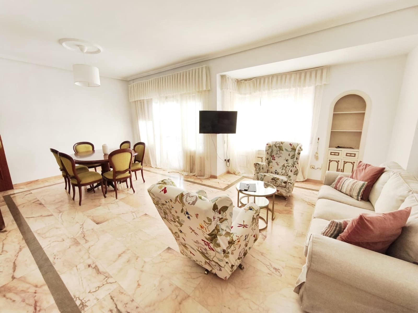 3 soverom Leilighet til leie i Sevilla by - € 1 800 (Ref: 9085341)
