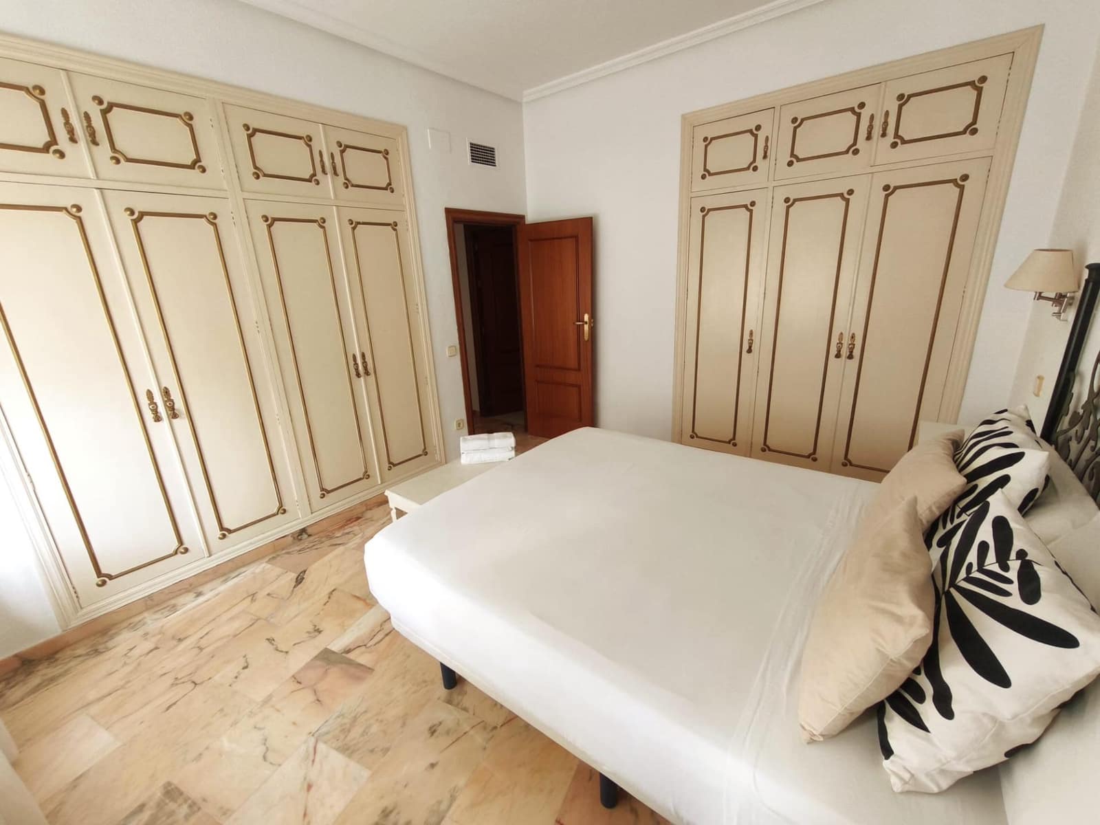 3 soverom Leilighet til leie i Sevilla by - € 1 800 (Ref: 9085341)