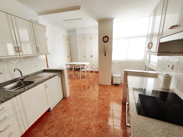 3 soverom Leilighet til leie i Sevilla by - € 1 800 (Ref: 9085341)