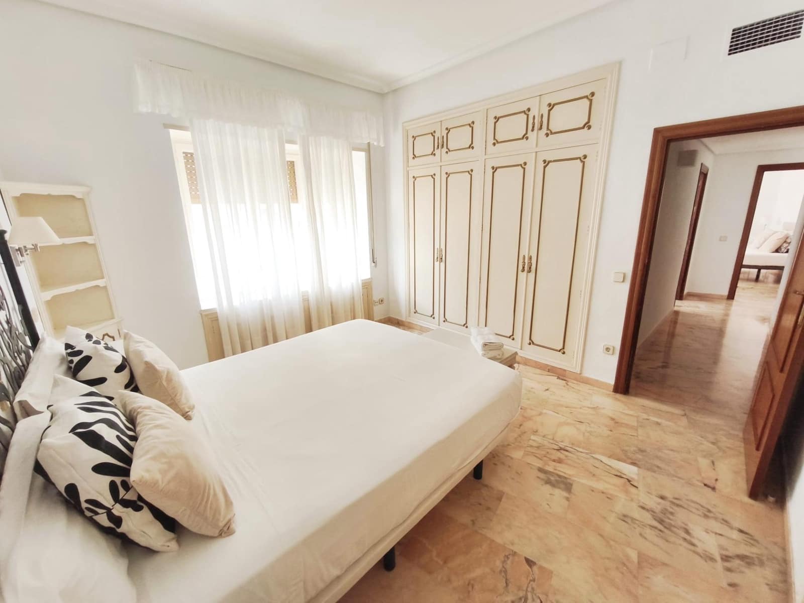 3 soverom Leilighet til leie i Sevilla by - € 1 800 (Ref: 9085341)