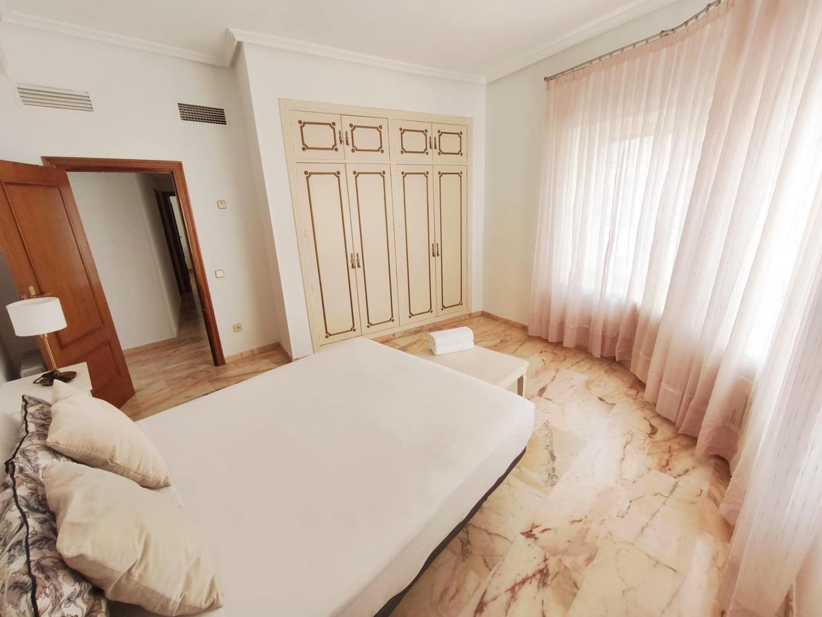 3 soverom Leilighet til leie i Sevilla by - € 1 800 (Ref: 9085341)