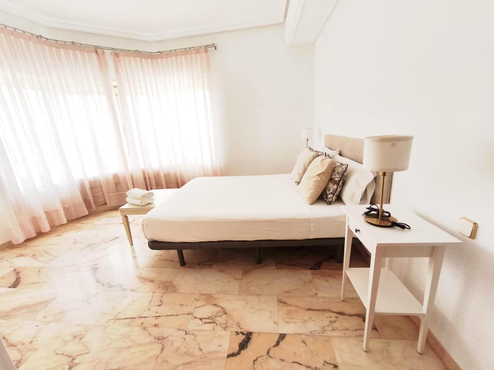 3 soverom Leilighet til leie i Sevilla by - € 1 800 (Ref: 9085341)