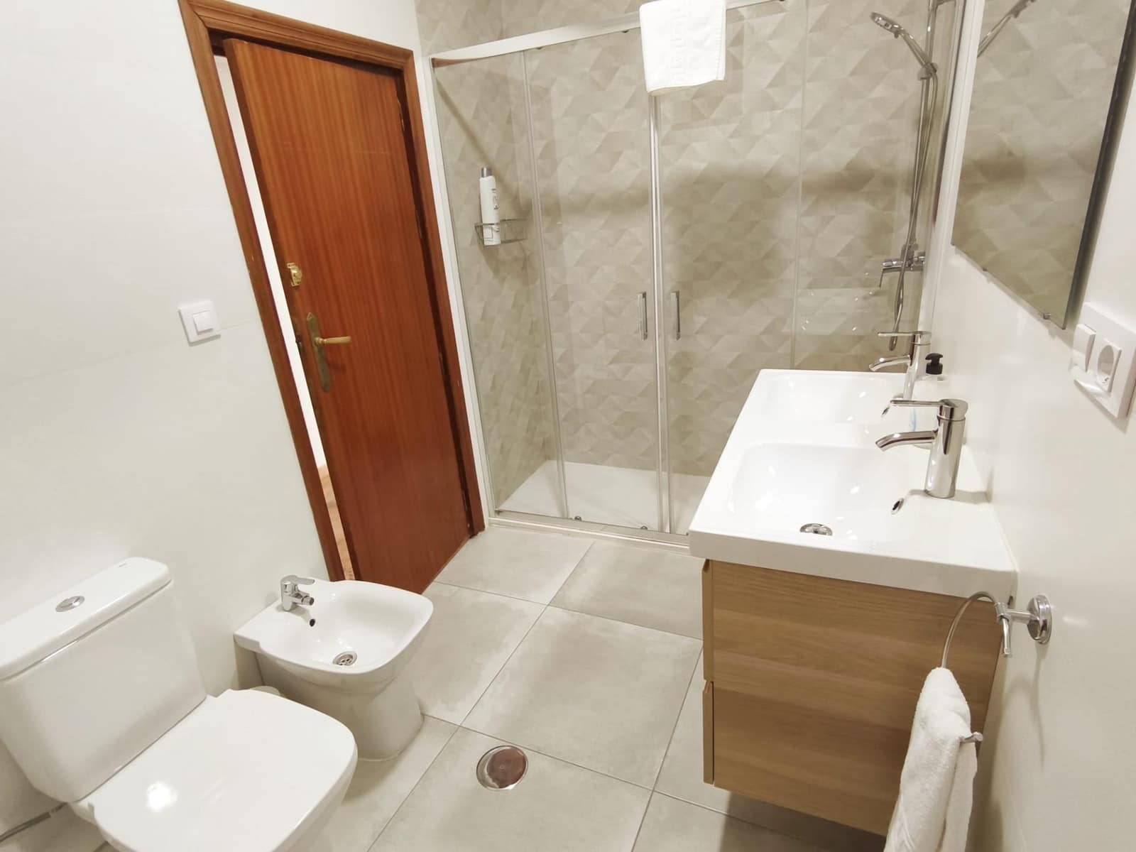 3 soverom Leilighet til leie i Sevilla by - € 1 800 (Ref: 9085341)