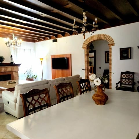 4 soveværelse Villa til salg i Ecija med swimmingpool - € 780.000 (Ref: 9089850)