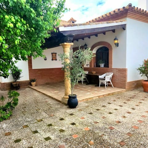 4 soveværelse Villa til salg i Ecija med swimmingpool - € 780.000 (Ref: 9089850)