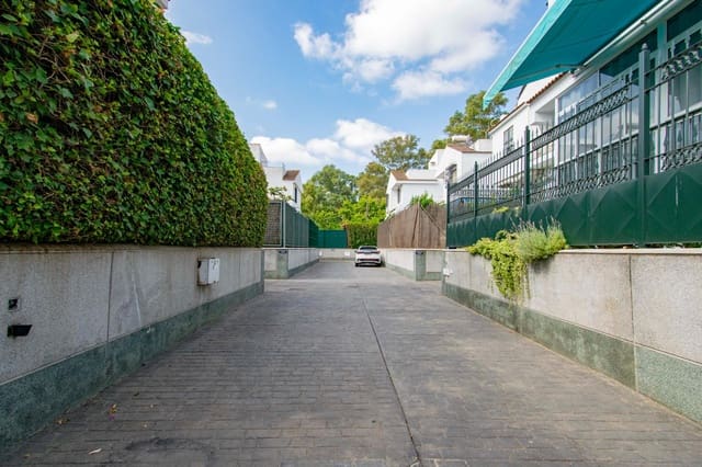 5 sovrum Semi-fristående Villa till salu i Sevilla stad med garage - 649 990 € (Ref: 9095317)