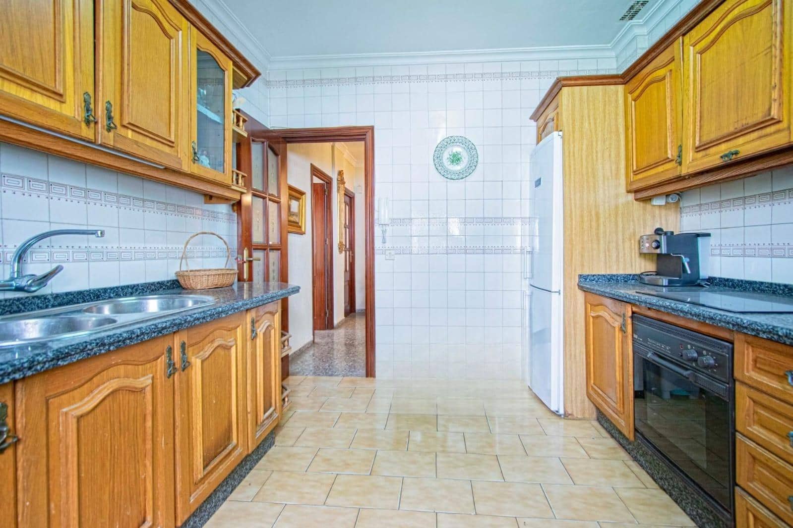 5 soveværelse Semi-Rækkehus til salg i Sevilla by med garage - € 649.990 (Ref: 9095317)