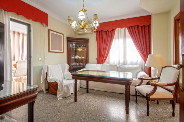 5 bedroom Semi-detached Villa for sale in Seville city with garage - € 649,990 (Ref: 9095317)