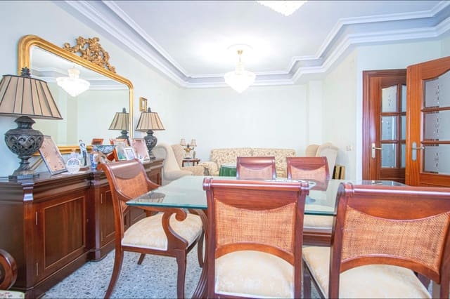 5 bedroom Semi-detached Villa for sale in Seville city with garage - € 649,990 (Ref: 9095317)