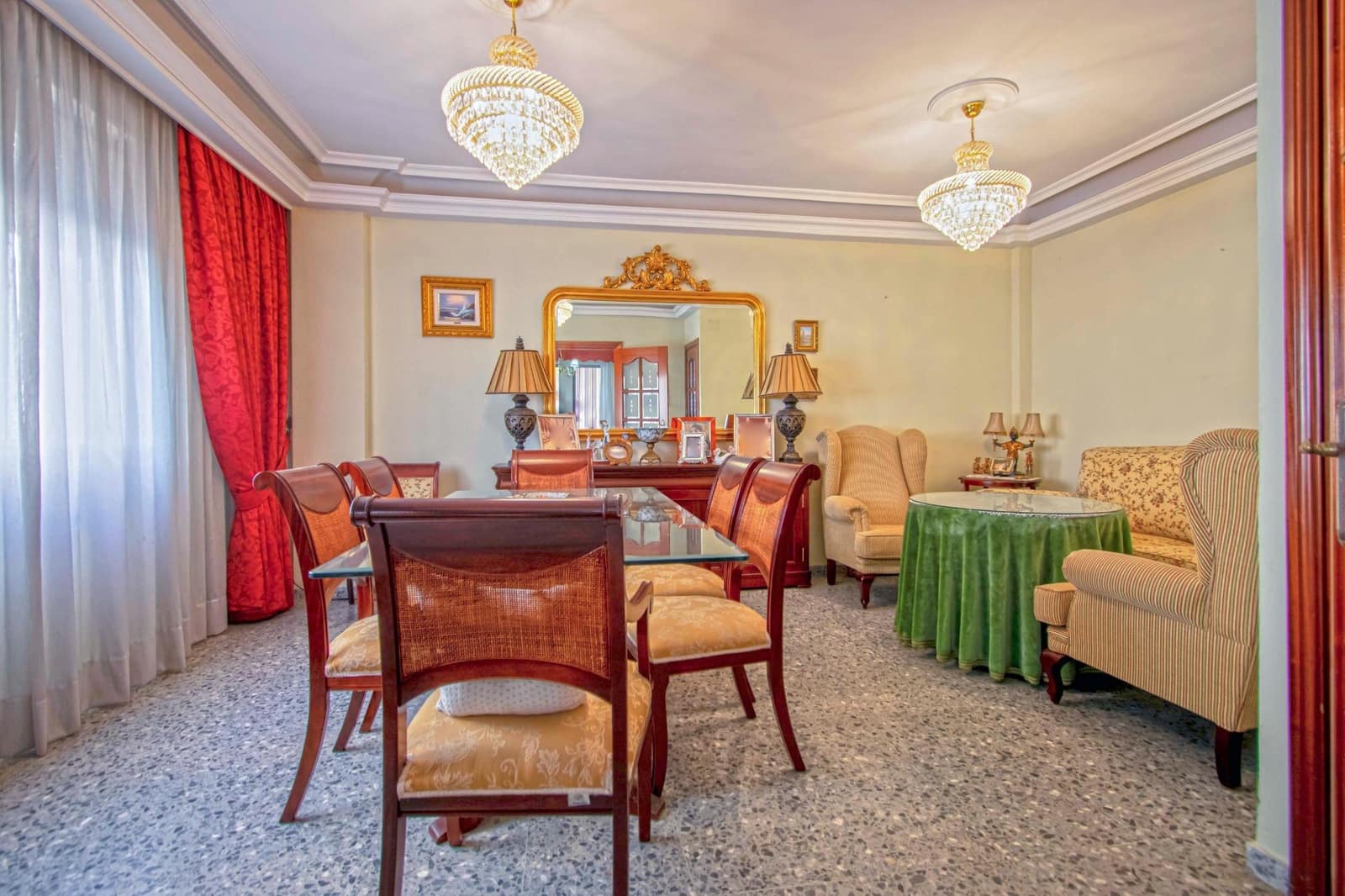 5 soveværelse Semi-Rækkehus til salg i Sevilla by med garage - € 649.990 (Ref: 9095317)