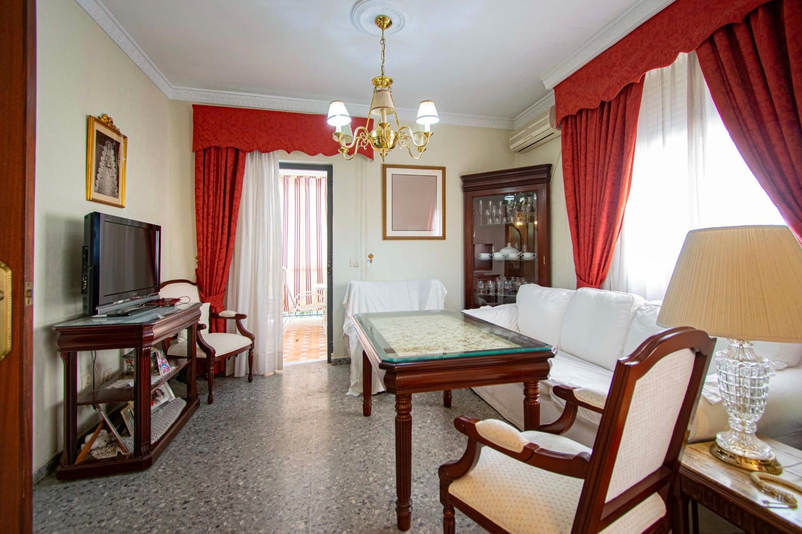 5 soveværelse Semi-Rækkehus til salg i Sevilla by med garage - € 649.990 (Ref: 9095317)