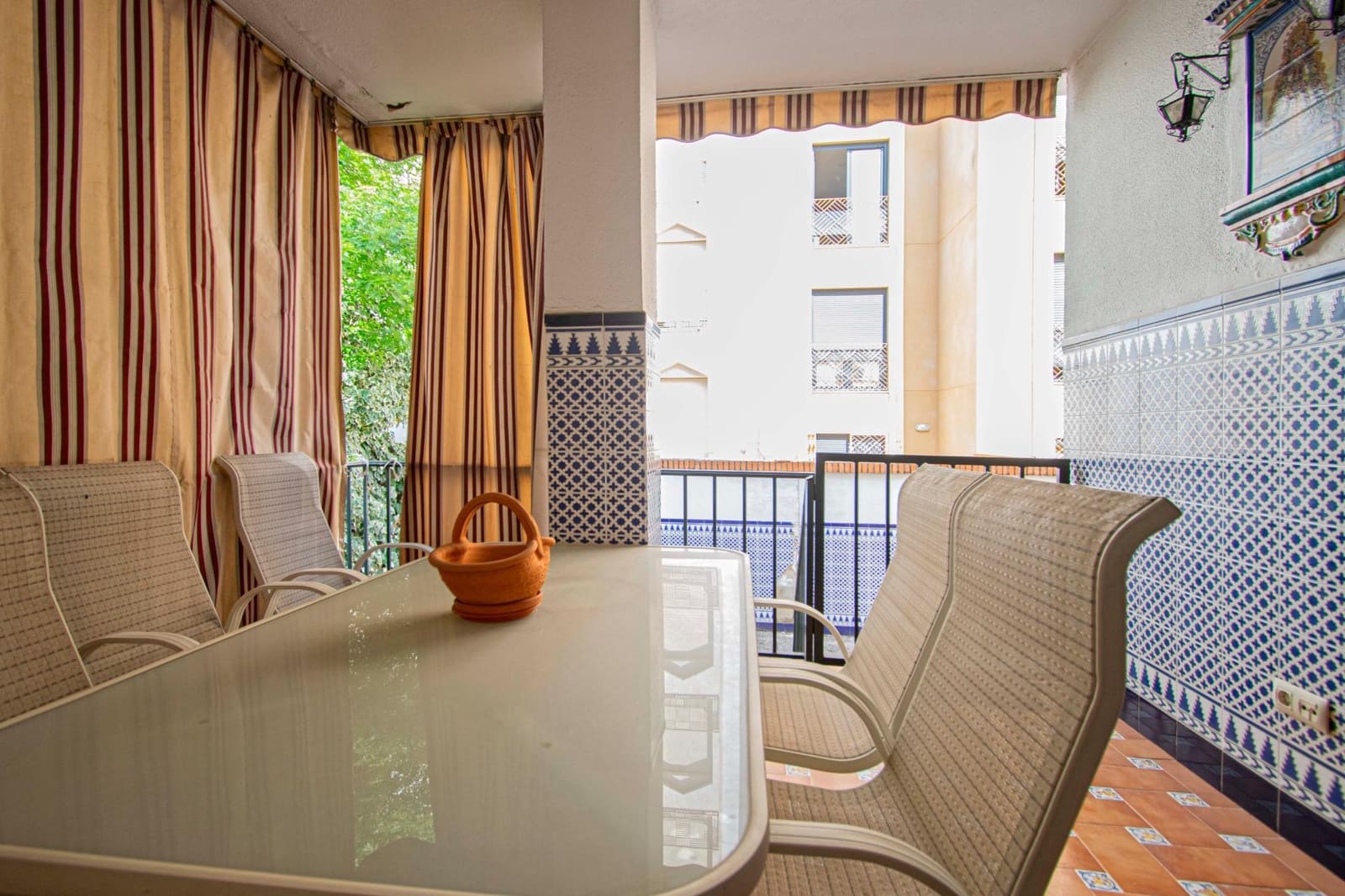 5 soveværelse Semi-Rækkehus til salg i Sevilla by med garage - € 649.990 (Ref: 9095317)