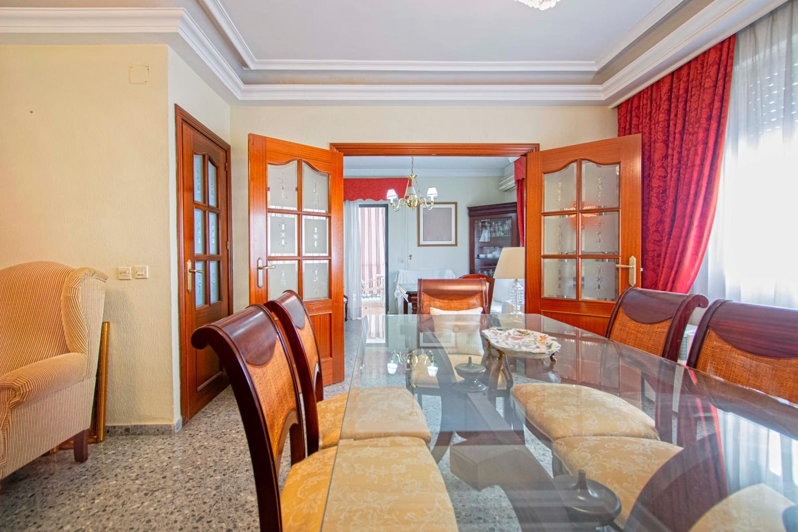 5 soveværelse Semi-Rækkehus til salg i Sevilla by med garage - € 649.990 (Ref: 9095317)