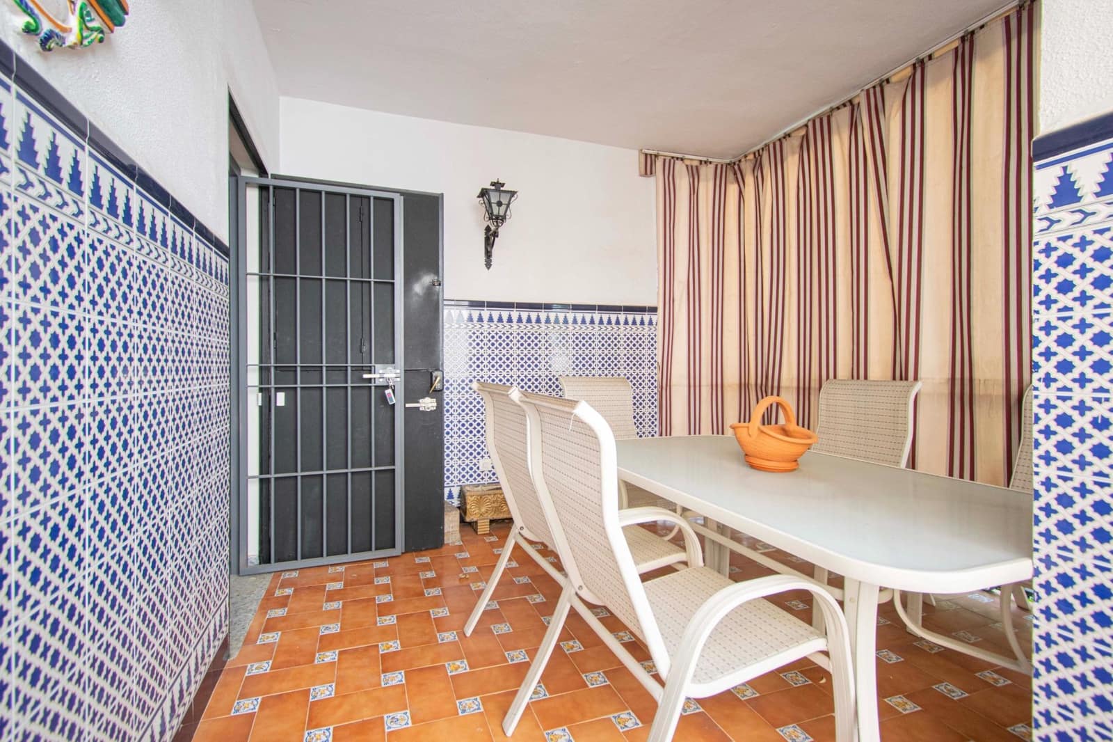 5 soveværelse Semi-Rækkehus til salg i Sevilla by med garage - € 649.990 (Ref: 9095317)