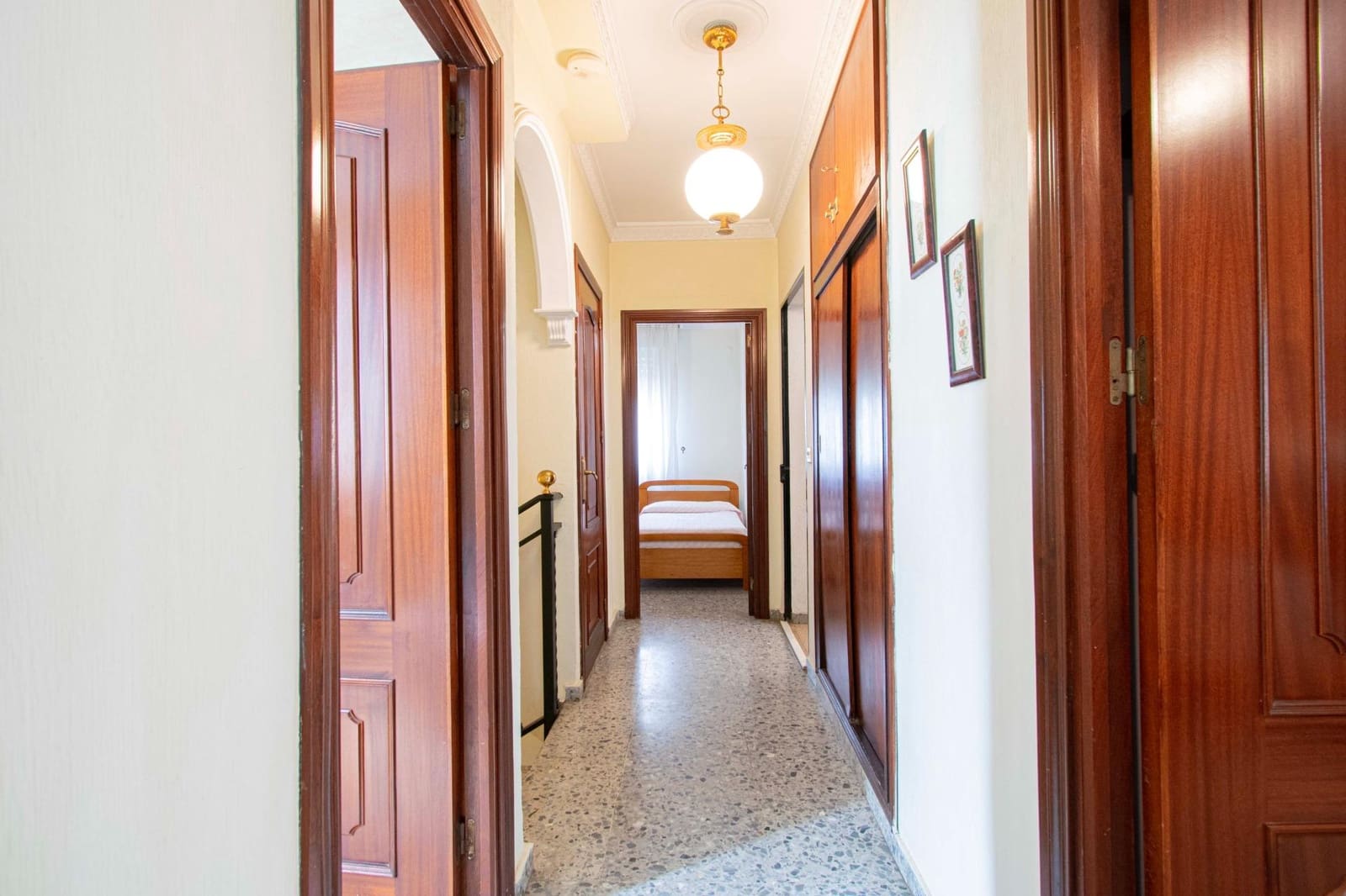 5 soveværelse Semi-Rækkehus til salg i Sevilla by med garage - € 649.990 (Ref: 9095317)