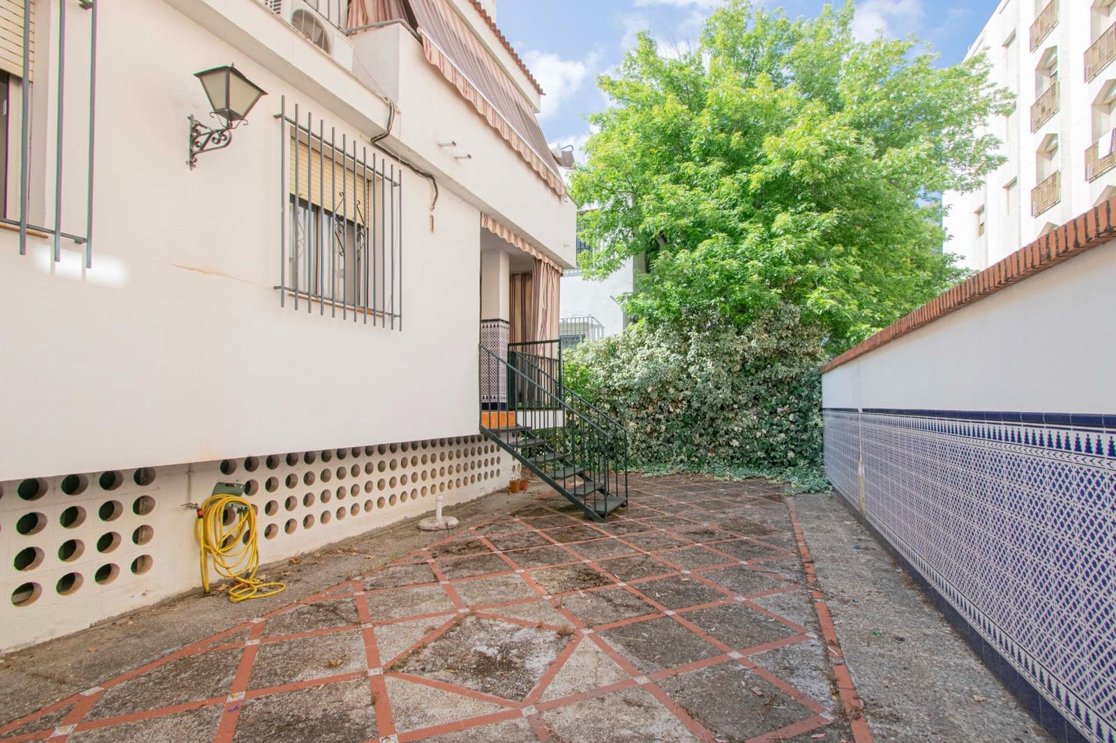 5 soveværelse Semi-Rækkehus til salg i Sevilla by med garage - € 649.990 (Ref: 9095317)