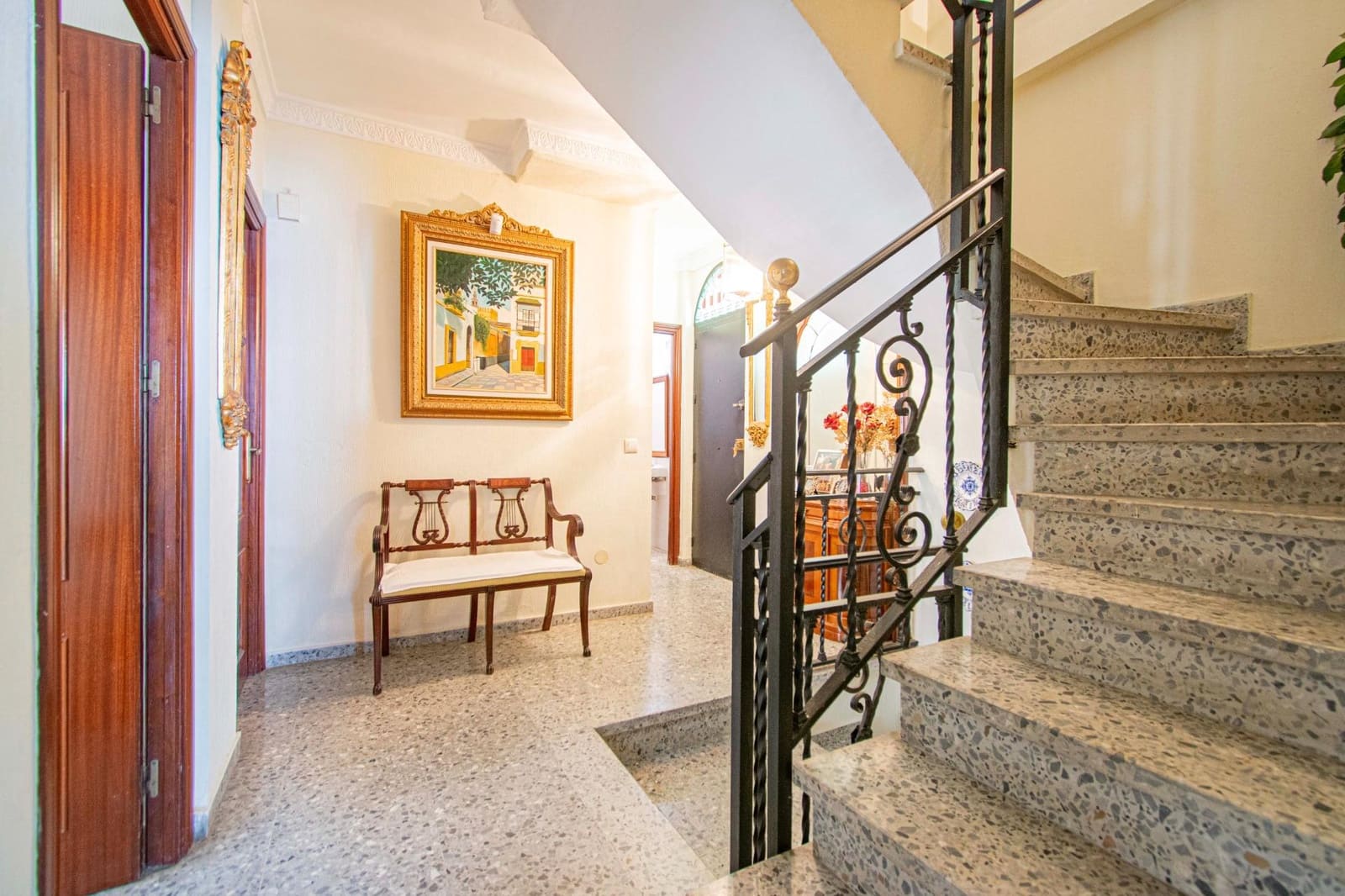 5 soveværelse Semi-Rækkehus til salg i Sevilla by med garage - € 649.990 (Ref: 9095317)