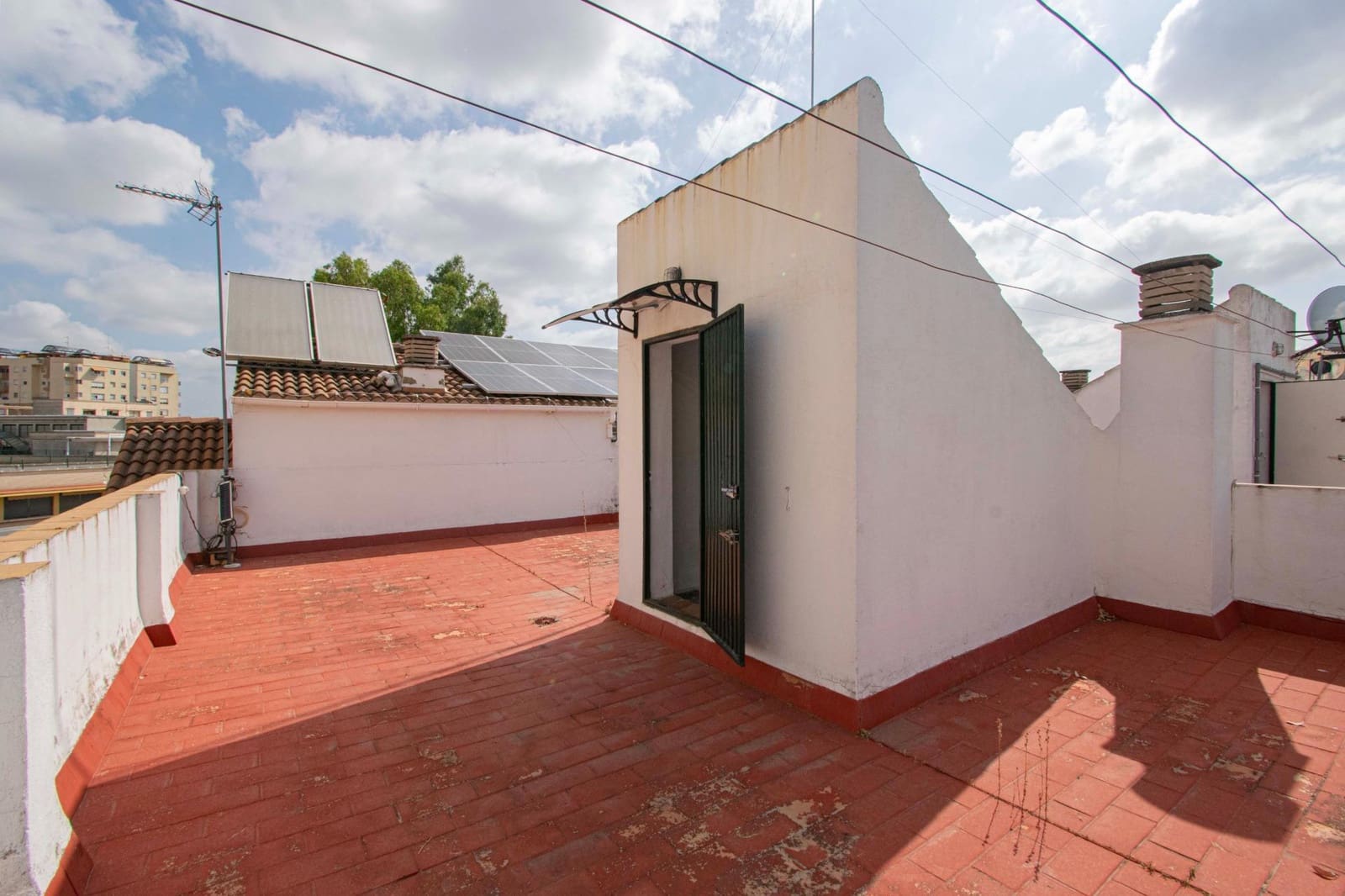 5 soveværelse Semi-Rækkehus til salg i Sevilla by med garage - € 649.990 (Ref: 9095317)