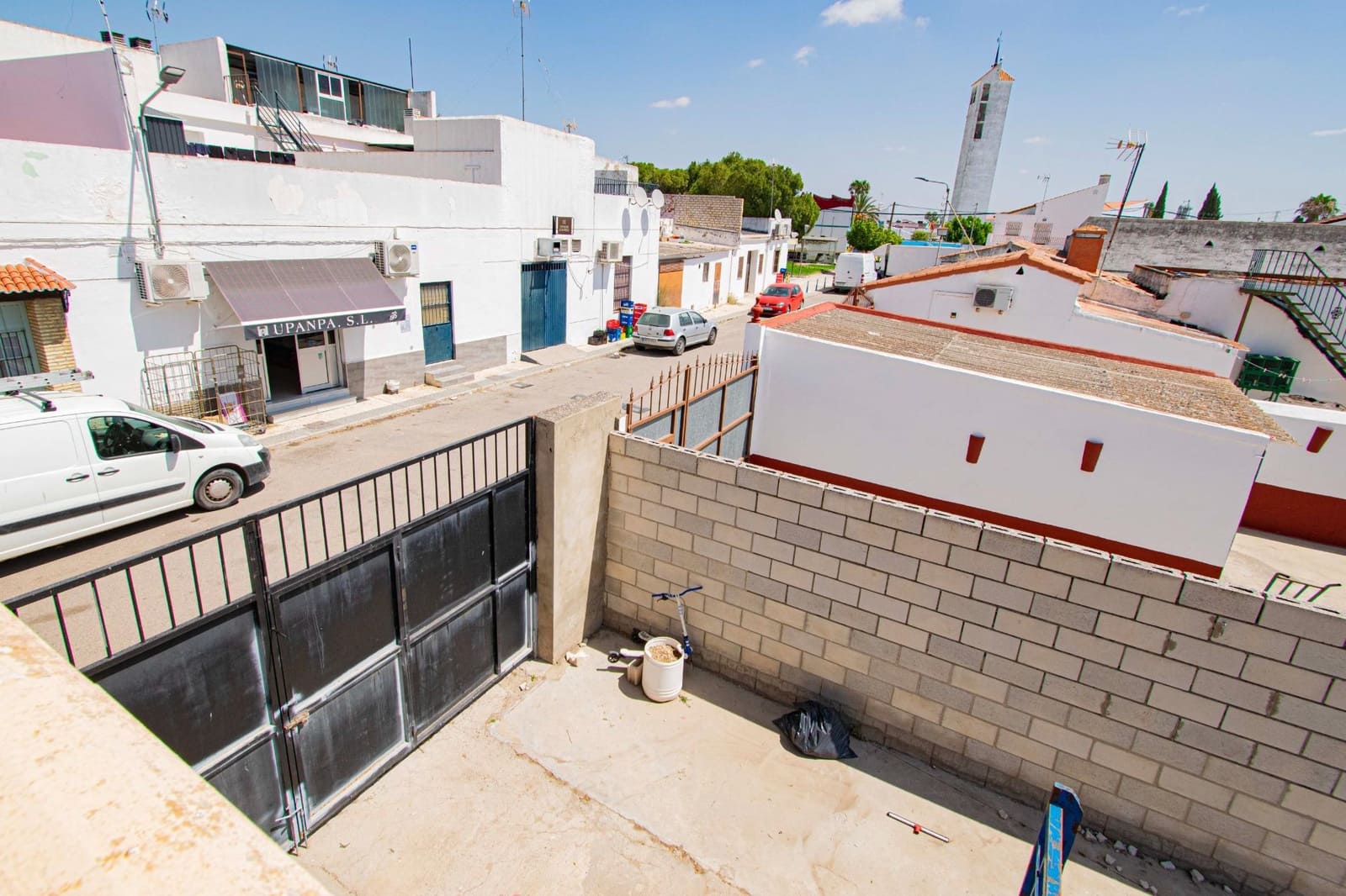 4 soveværelse Semi-Rækkehus til salg i Los Palacios y Villafranca - € 187.000 (Ref: 9095318)