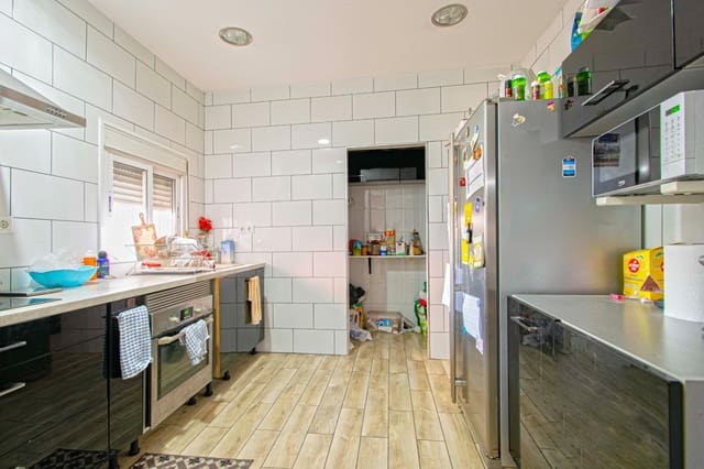 4 soveværelse Semi-Rækkehus til salg i Los Palacios y Villafranca - € 187.000 (Ref: 9095318)