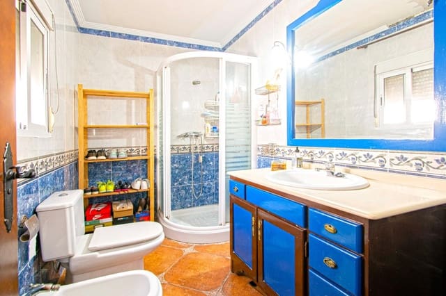 4 soveværelse Semi-Rækkehus til salg i Los Palacios y Villafranca - € 187.000 (Ref: 9095318)