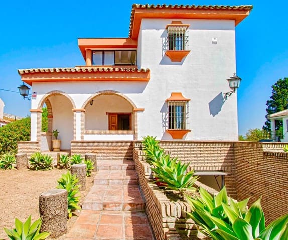 4 soveværelse Villa til salg i Montequinto, Dos Hermanas med swimmingpool garage - € 560.000 (Ref: 9100799)