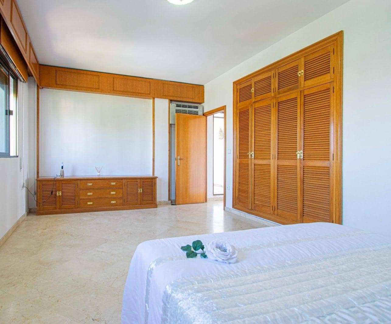4 quarto Moradia para venda em Montequinto com piscina garagem - 560 000 € (Ref: 9100799)