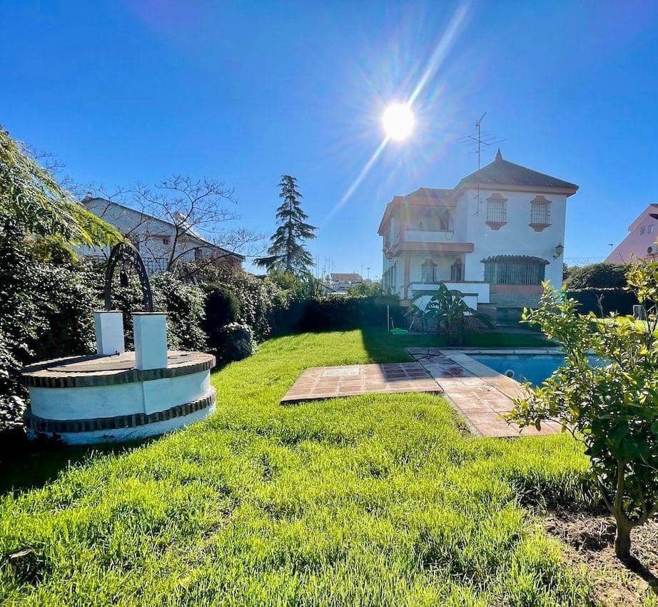 4 quarto Moradia para venda em Montequinto com piscina garagem - 560 000 € (Ref: 9100799)